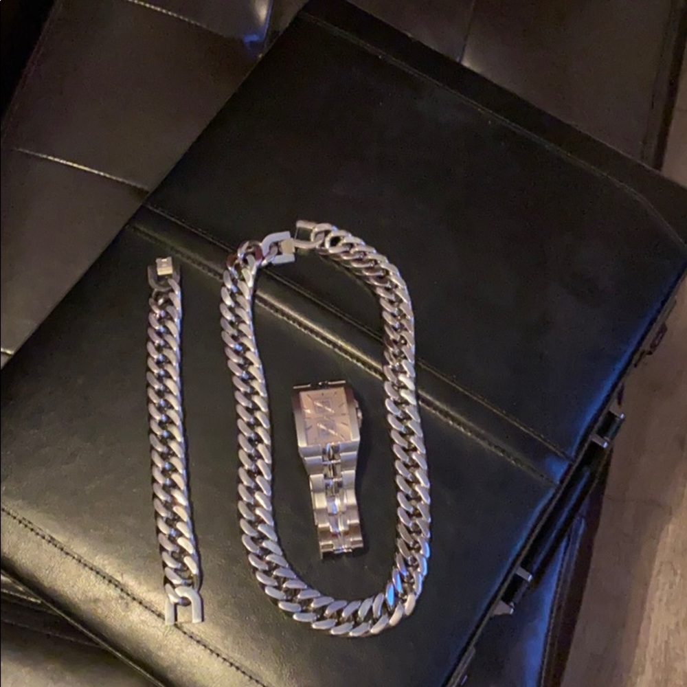 Stainless necklace and bracelet with Guess Watch